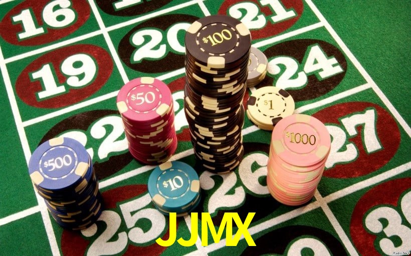 Escena dinámica inspirada en casino con iluminación JJMX, cartas, fichas e íconos de juegos digitales en un espacio moderno de juegos.
